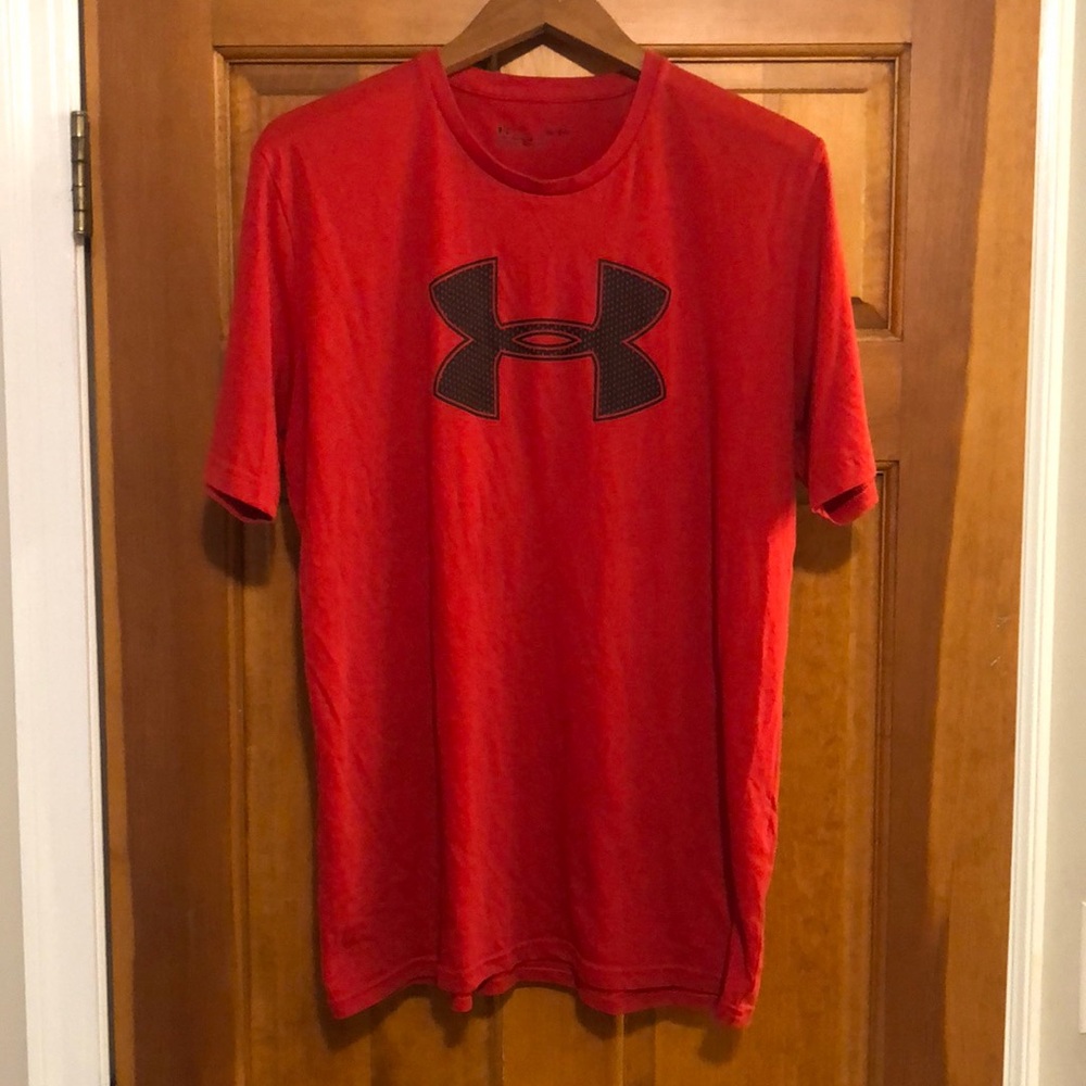 Under Armour Large Red tee